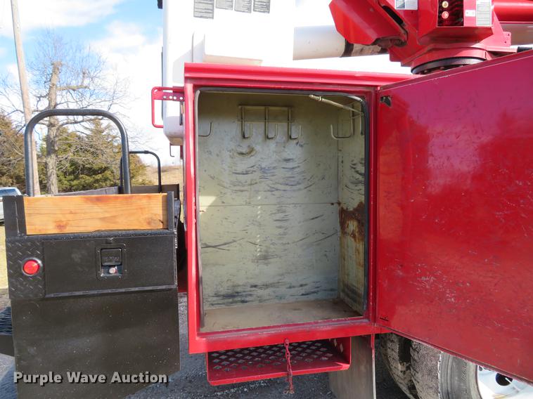 image for item DG3797 2007 Chevrolet C8500 bucket truck