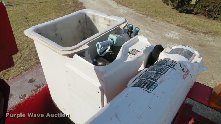 image for item DG3797 2007 Chevrolet C8500 bucket truck