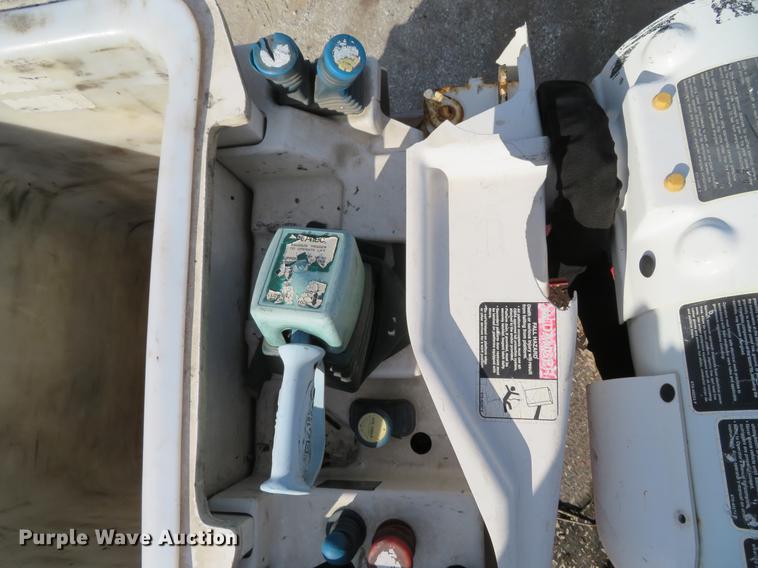 image for item DG3797 2007 Chevrolet C8500 bucket truck