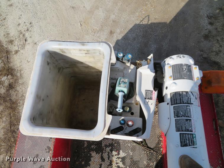 image for item DG3797 2007 Chevrolet C8500 bucket truck