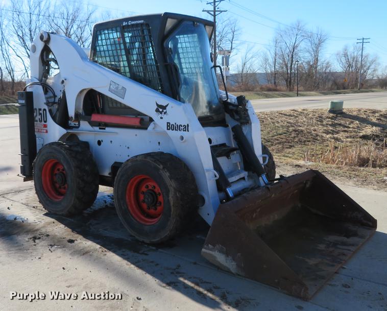 image for item DG3803 2003 Bobcat S250 skid steer