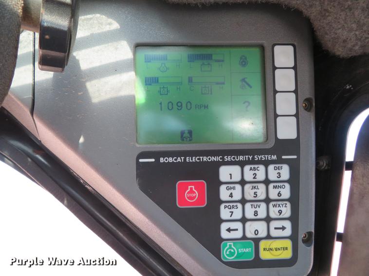 image for item DG3803 2003 Bobcat S250 skid steer