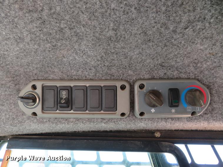 image for item DG3803 2003 Bobcat S250 skid steer