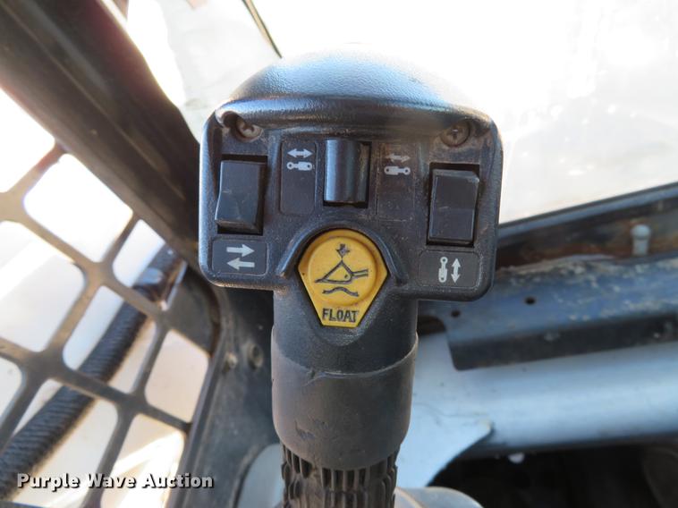 image for item DG3803 2003 Bobcat S250 skid steer