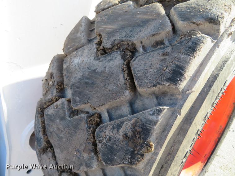 image for item DG3803 2003 Bobcat S250 skid steer