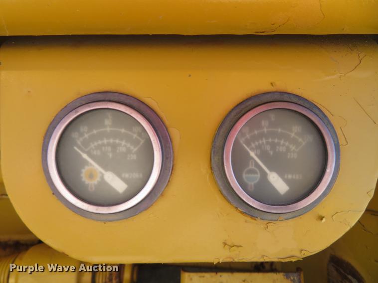 image for item DG3804 1984 Caterpillar 953 track loader