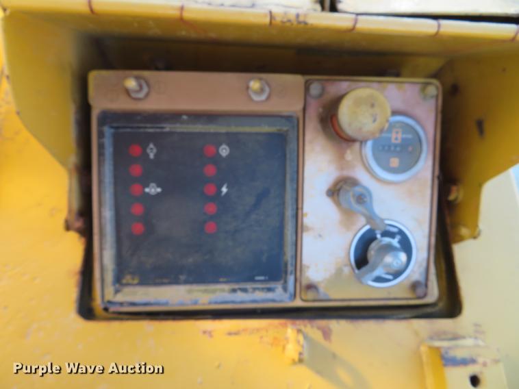 image for item DG3804 1984 Caterpillar 953 track loader