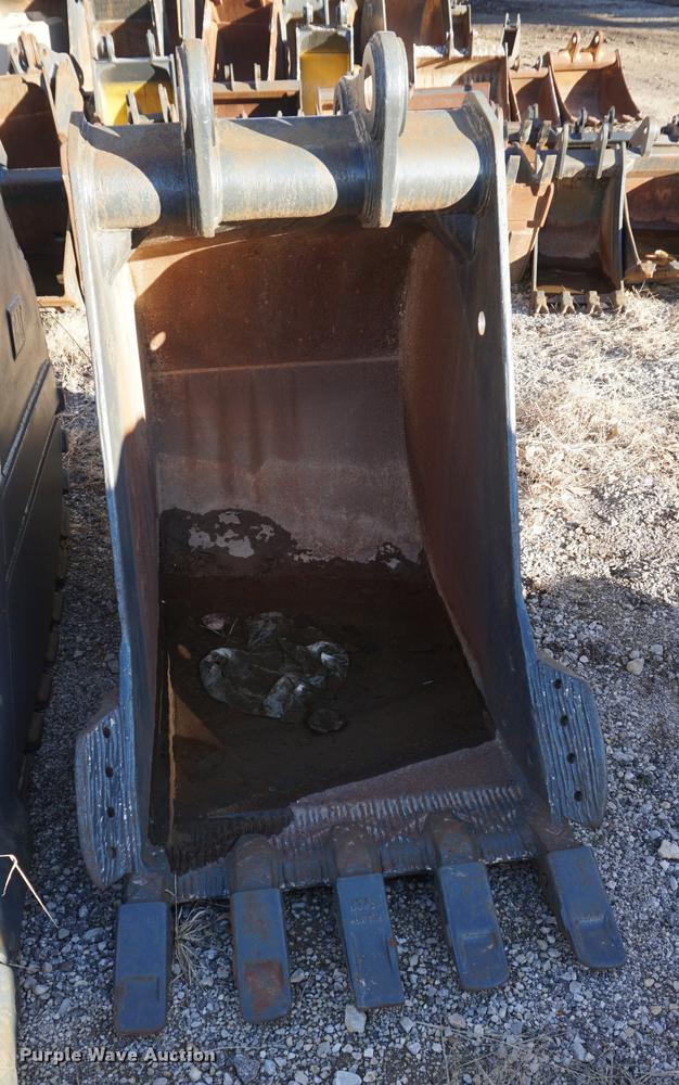 image for item DI9300 36"W five tooth excavator bucket