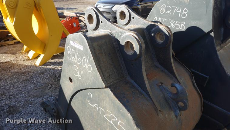 image for item DI9300 36"W five tooth excavator bucket