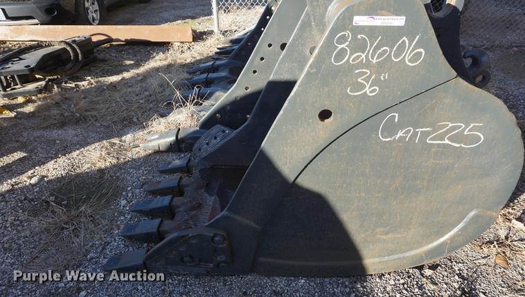 image for item DI9300 36"W five tooth excavator bucket