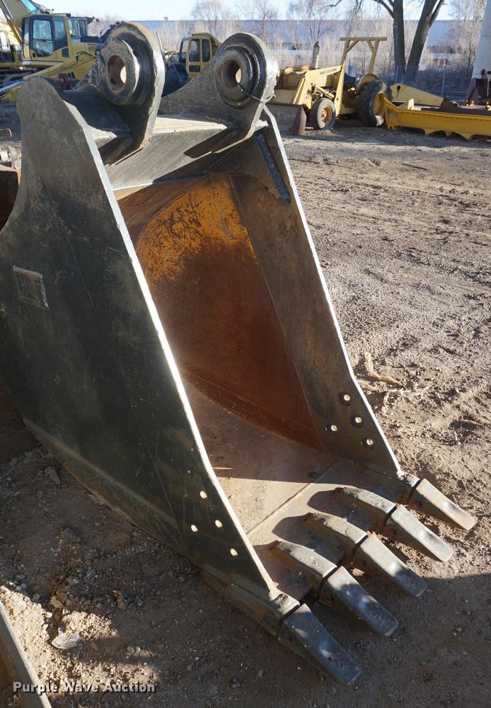 image for item DI9301 Caterpillar 32"W five tooth excavator bucket