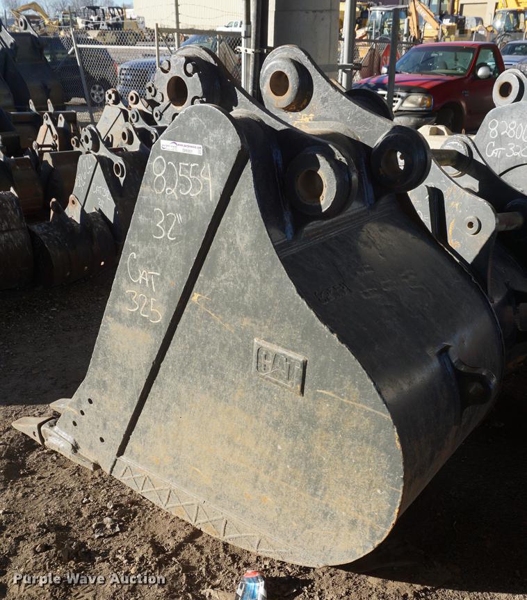 image for item DI9301 Caterpillar 32"W five tooth excavator bucket