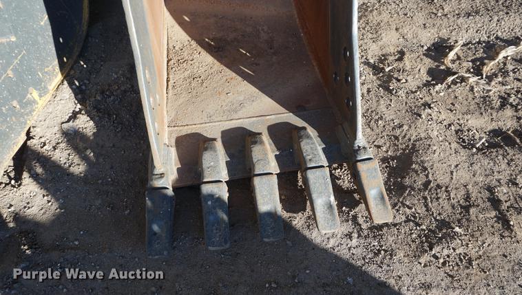 image for item DI9301 Caterpillar 32"W five tooth excavator bucket