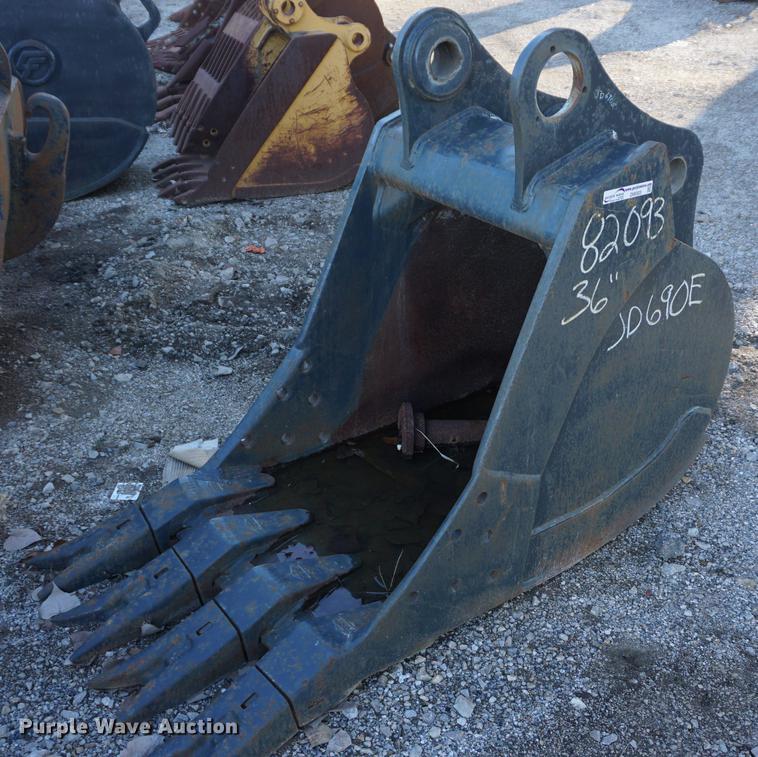 image for item DI9303 36"W four tooth excavator bucket