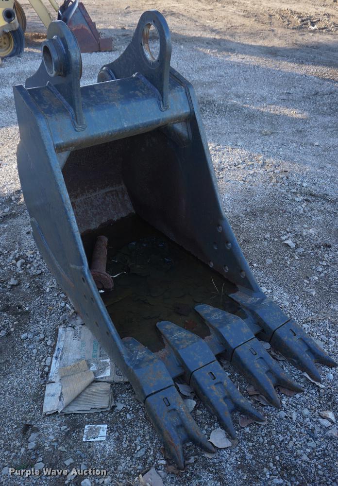 image for item DI9303 36"W four tooth excavator bucket