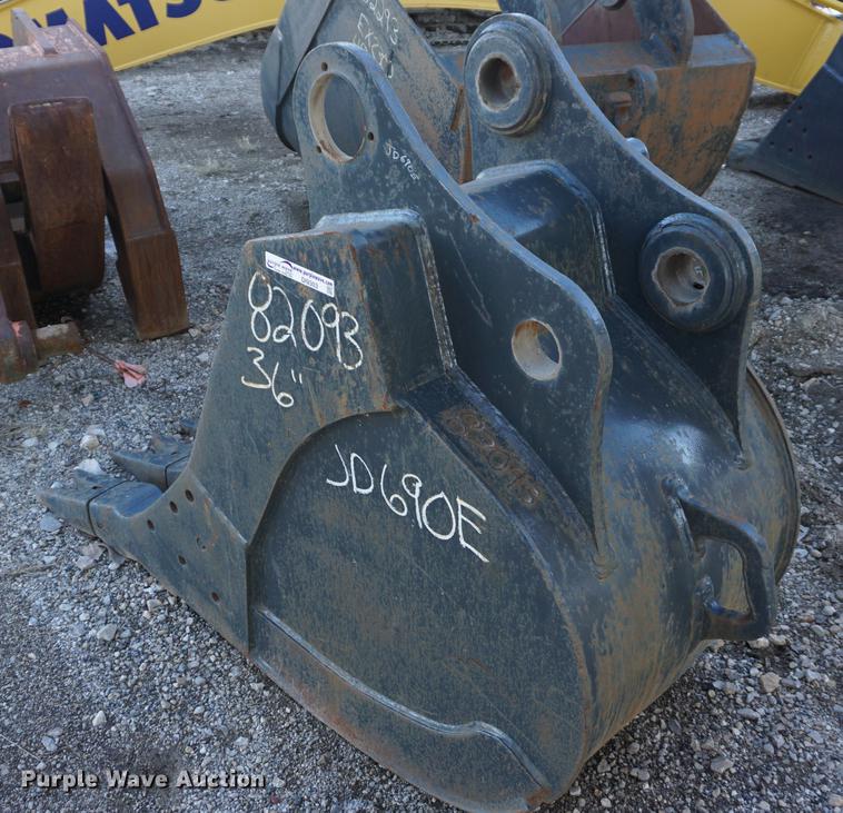 image for item DI9303 36"W four tooth excavator bucket