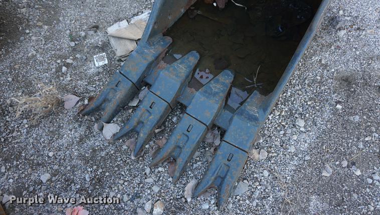 image for item DI9303 36"W four tooth excavator bucket
