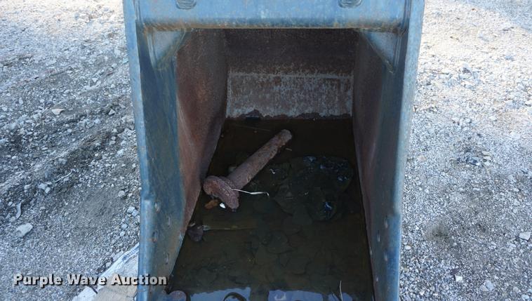 image for item DI9303 36"W four tooth excavator bucket