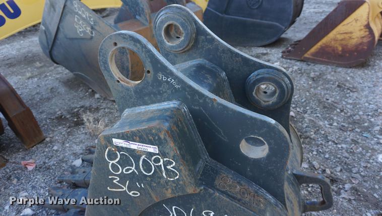 image for item DI9303 36"W four tooth excavator bucket