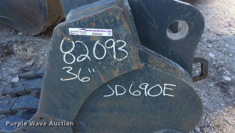 image for item DI9303 36"W four tooth excavator bucket