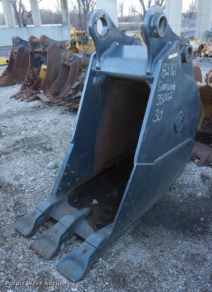 image for item DI9304 CF 30"W three tooth excavator bucket
