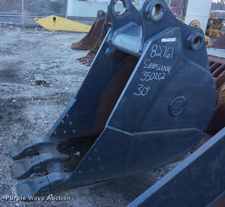 image for item DI9304 CF 30"W three tooth excavator bucket
