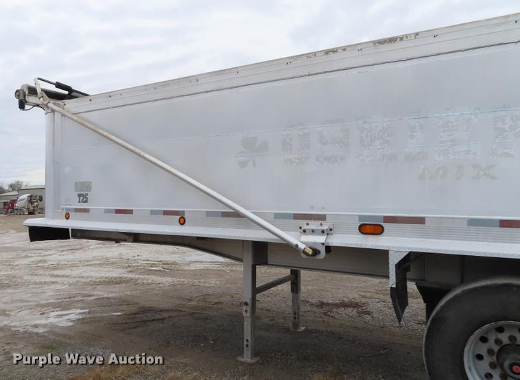 image for item DN9143 2006 Travis end dump trailer