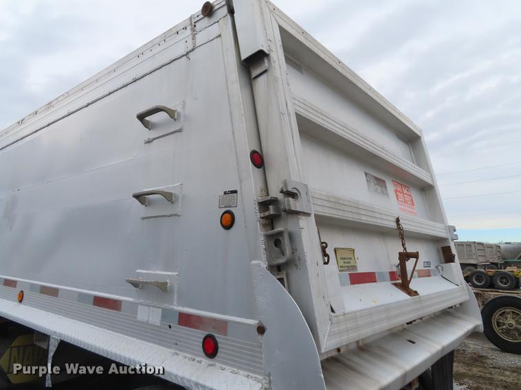 image for item DN9143 2006 Travis end dump trailer