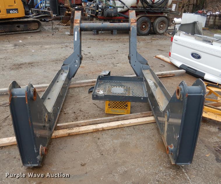 image for item DX9495 John Deere 329D boom and sheet metal parts