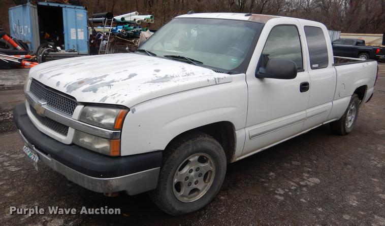 image for item DX9497 2004 Chevrolet Silverado 1500 Ext. Cab pickup truck