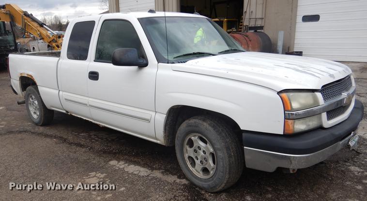 image for item DX9497 2004 Chevrolet Silverado 1500 Ext. Cab pickup truck
