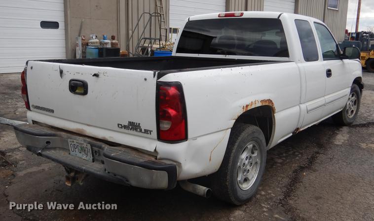 image for item DX9497 2004 Chevrolet Silverado 1500 Ext. Cab pickup truck