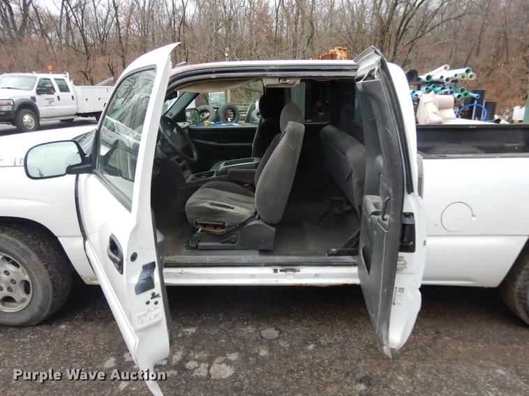 image for item DX9497 2004 Chevrolet Silverado 1500 Ext. Cab pickup truck