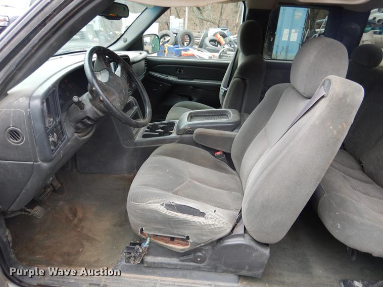 image for item DX9497 2004 Chevrolet Silverado 1500 Ext. Cab pickup truck