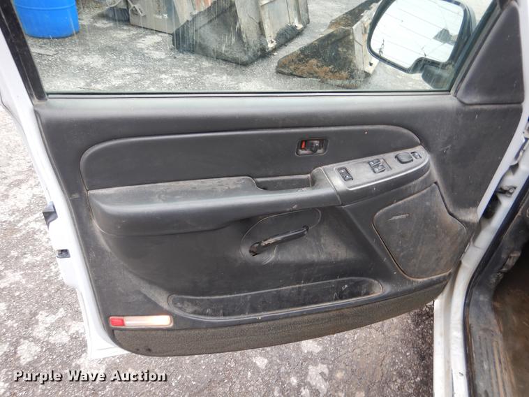 image for item DX9497 2004 Chevrolet Silverado 1500 Ext. Cab pickup truck