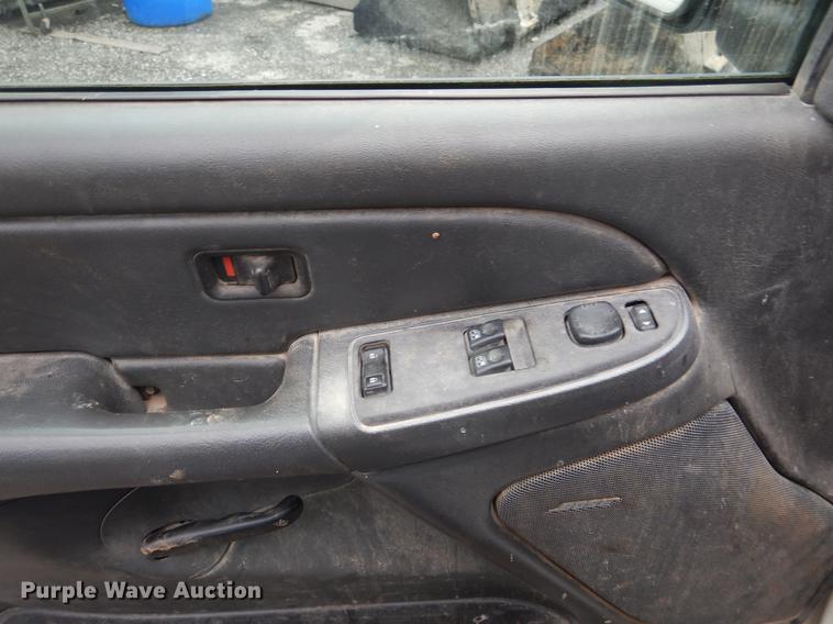 image for item DX9497 2004 Chevrolet Silverado 1500 Ext. Cab pickup truck