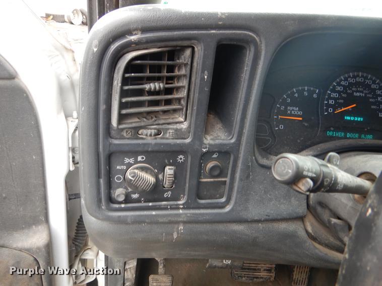 image for item DX9497 2004 Chevrolet Silverado 1500 Ext. Cab pickup truck