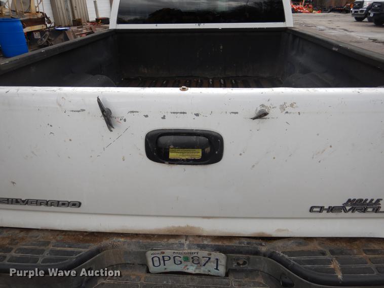 image for item DX9497 2004 Chevrolet Silverado 1500 Ext. Cab pickup truck