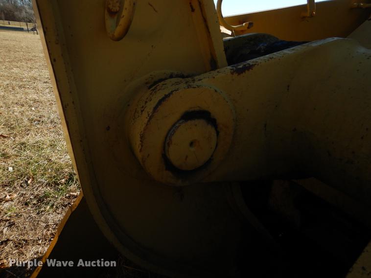 image for item DY9779 1985 Caterpillar 963 track loader