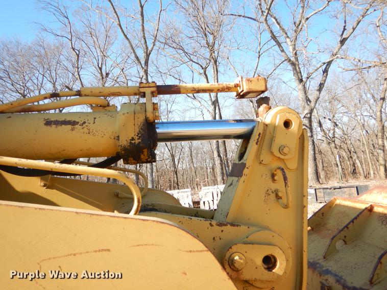 image for item DY9779 1985 Caterpillar 963 track loader