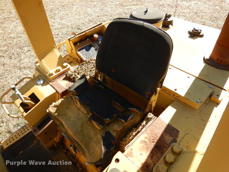 image for item DY9779 1985 Caterpillar 963 track loader