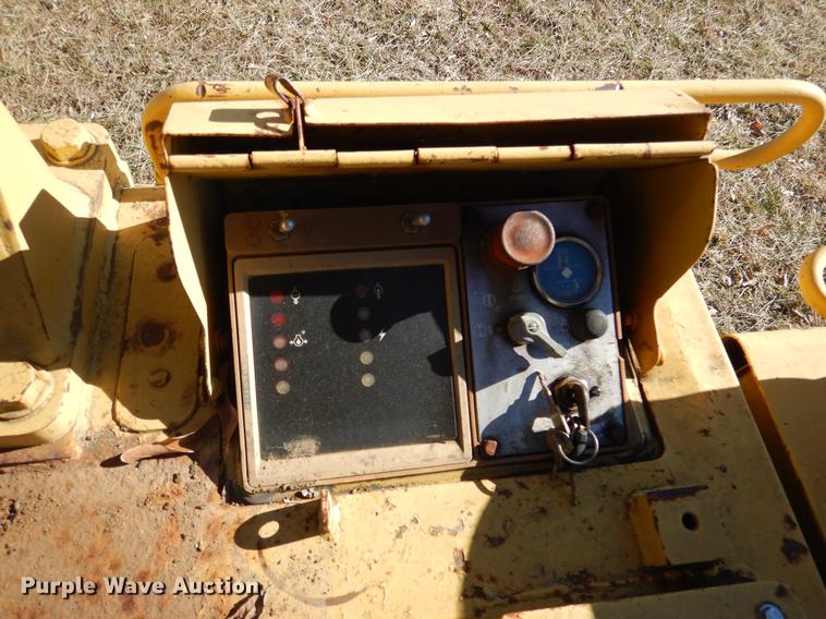 image for item DY9779 1985 Caterpillar 963 track loader