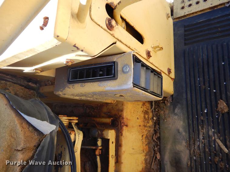 image for item DY9779 1985 Caterpillar 963 track loader