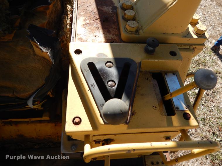 image for item DY9779 1985 Caterpillar 963 track loader