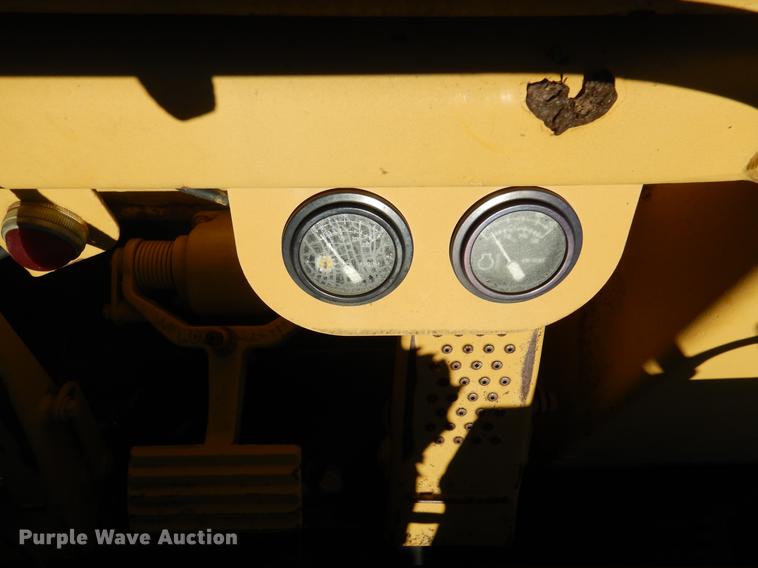 image for item DY9779 1985 Caterpillar 963 track loader