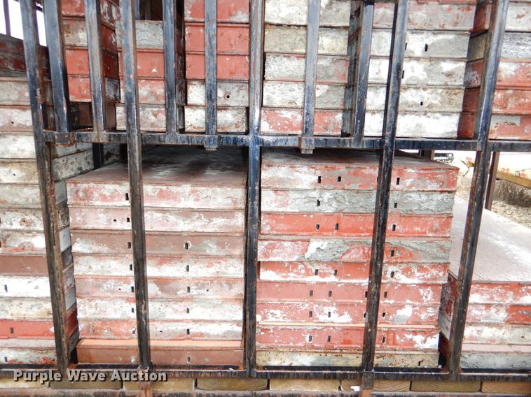 image for item EA9148 Concrete forms spacers and corners