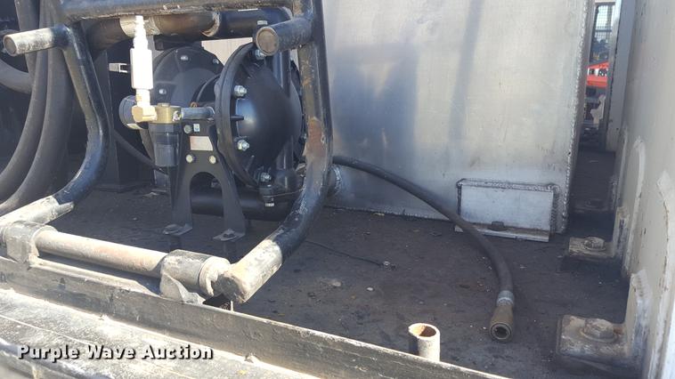 image for item EI9731 2012 International 4400 service truck