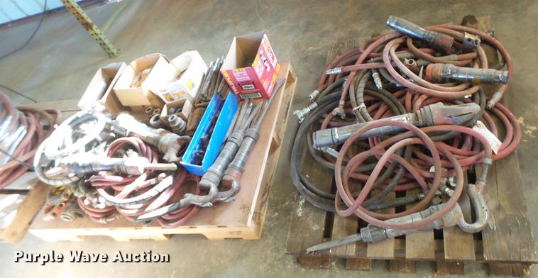 image for item EI9738 Approximately 8 air hammers