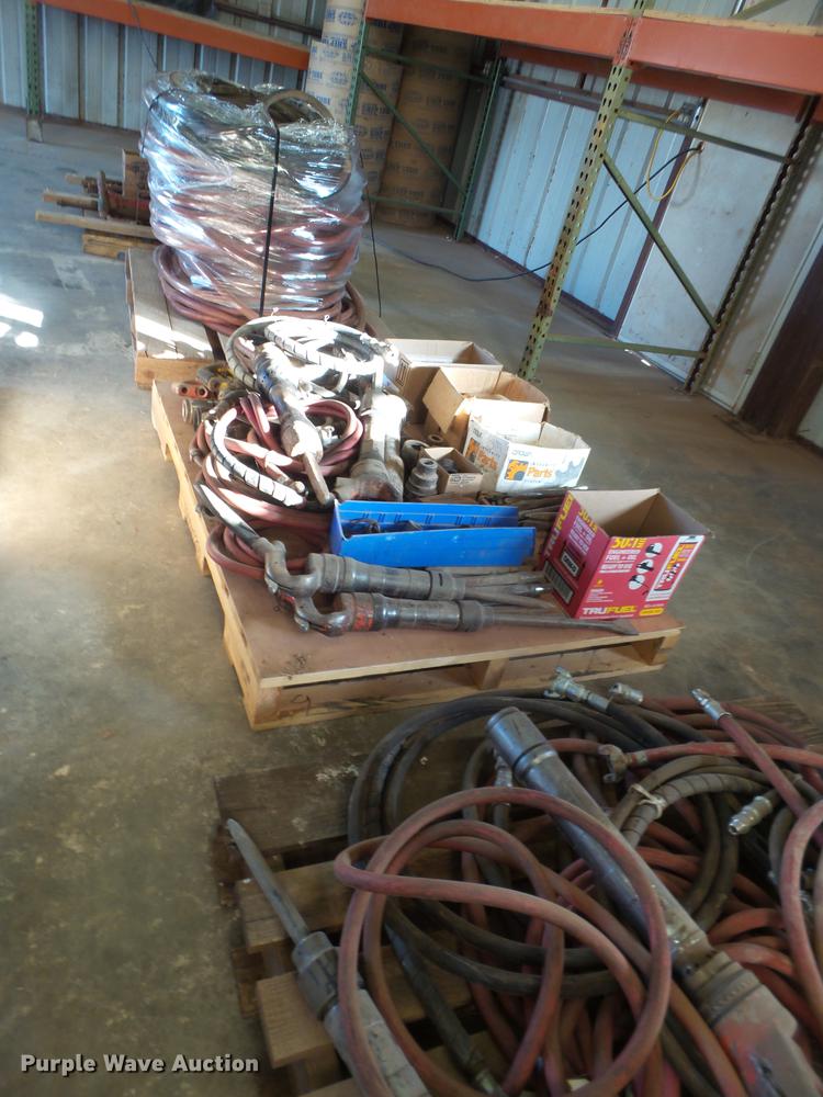 image for item EI9738 Approximately 8 air hammers