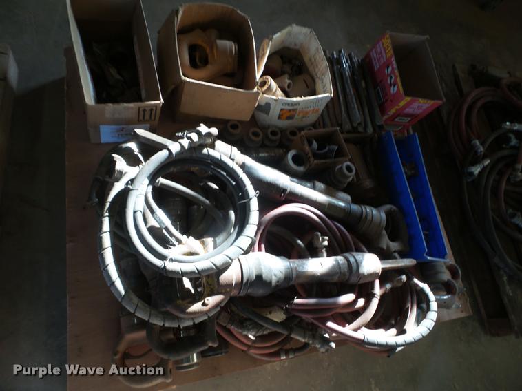 image for item EI9738 Approximately 8 air hammers